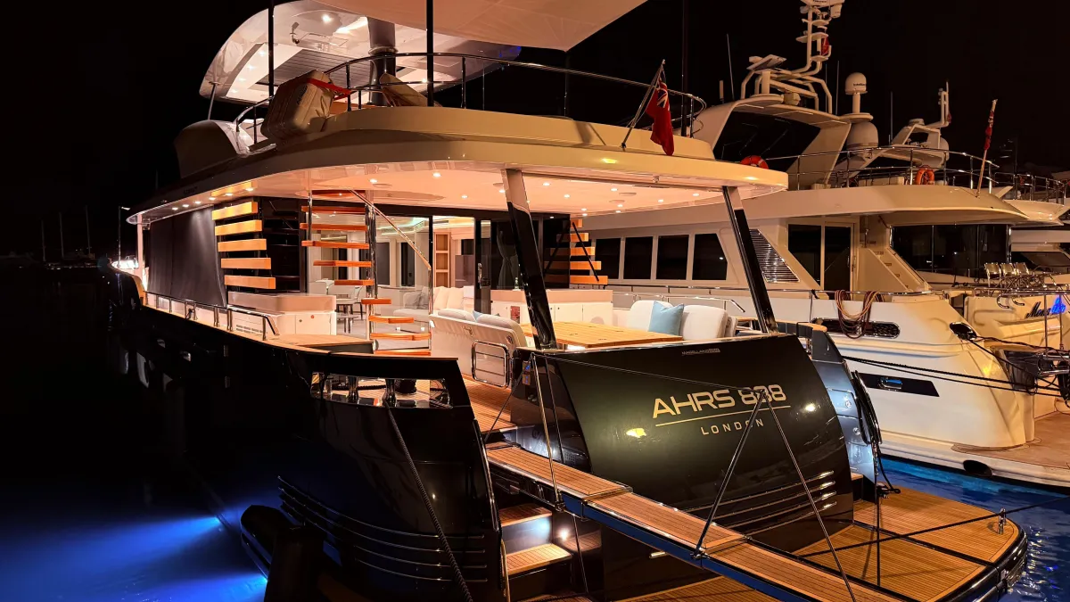 AZIMUT MAGELLANO 25