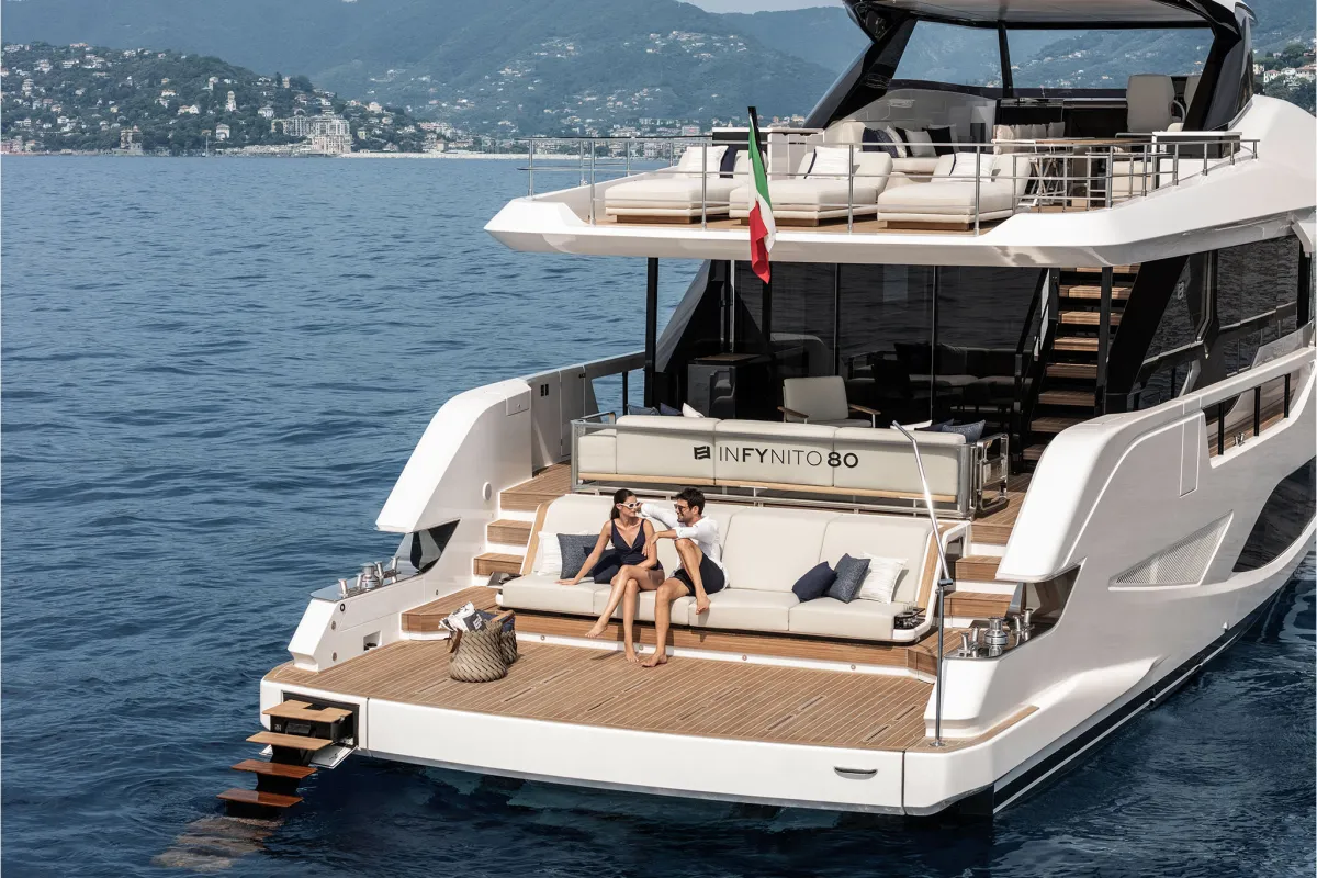 FERRETTI YACHTS INFYNITO 80