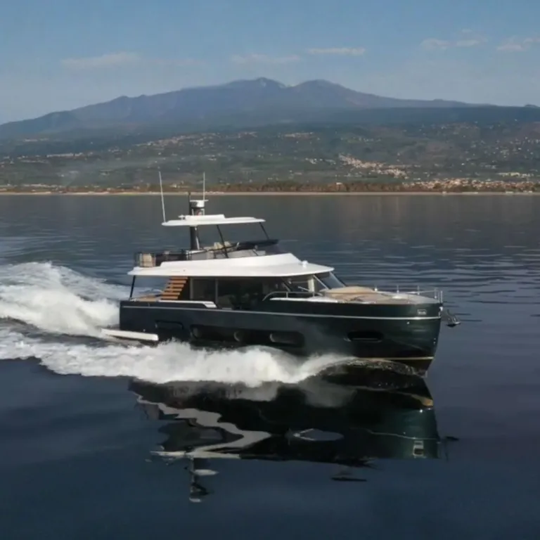 AZIMUT MAGELLANO 60