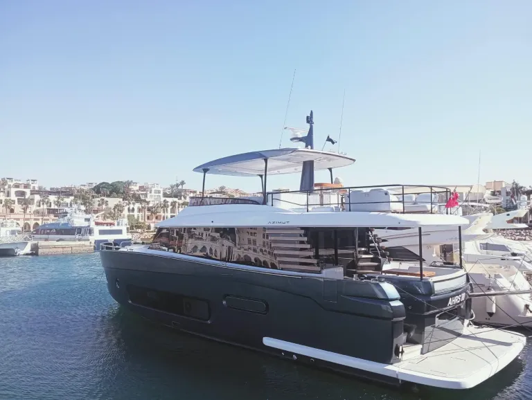 AZIMUT MAGELLANO 66