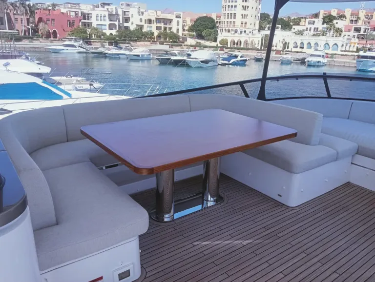 AZIMUT MAGELLANO 66
