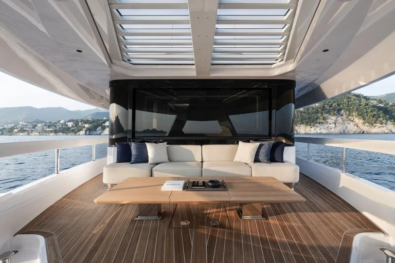 FERRETTI YACHTS INFYNITO 80