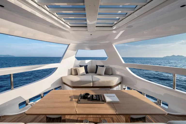 FERRETTI YACHTS INFYNITO 80