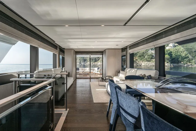 FERRETTI YACHTS INFYNITO 80