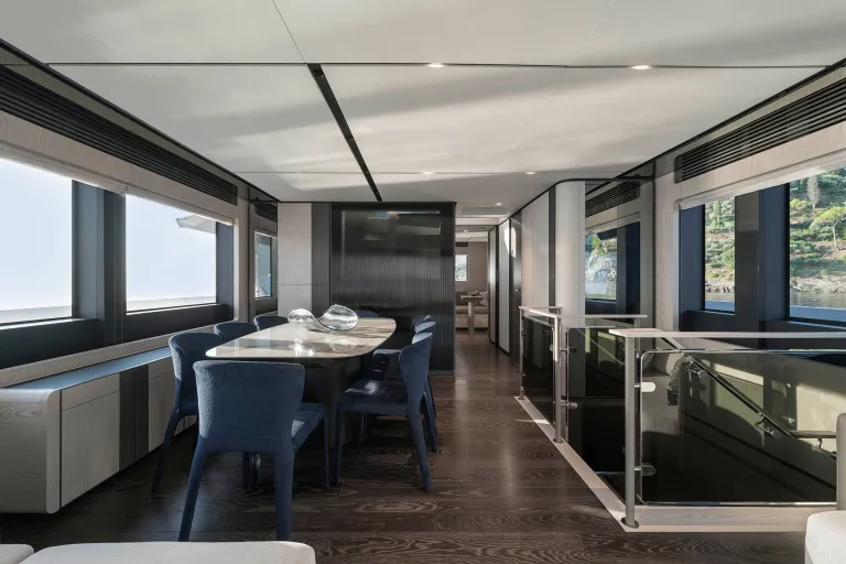 FERRETTI YACHTS INFYNITO 80